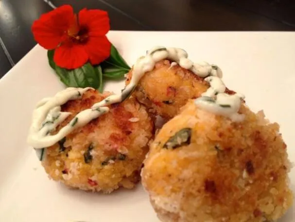 Krabowe suwaki z aioli bazyliowym