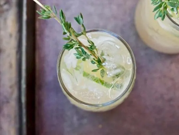 Gin Rickey z esencją malinową