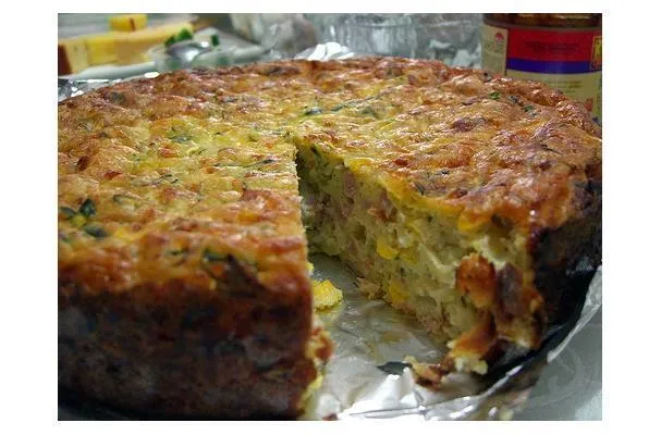 Szynka i kukurydziana quiche