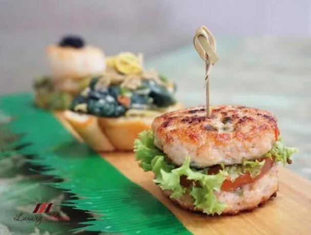 Zdrowe mini burgery z kurczaka