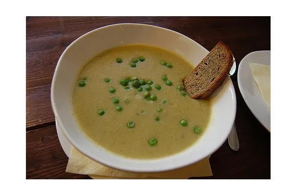 Włoska zupa z ravioli