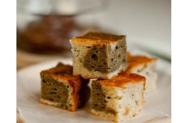 Marmurkowy tort jogurtowy z zieloną herbatą