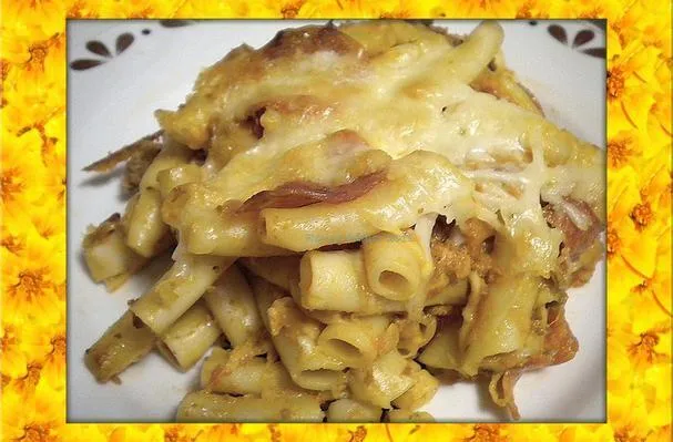 Zapiekane ziti z kiełbasą i pepperoni