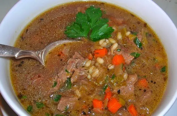 Zupa z wołowiną i jęczmieniem