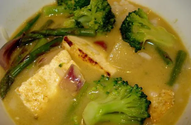 Tajskie zielone curry kokosowe z tofu