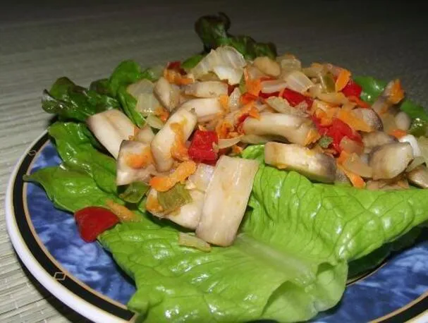 Wegańskie ostre grzyby smażone w 10 minut.