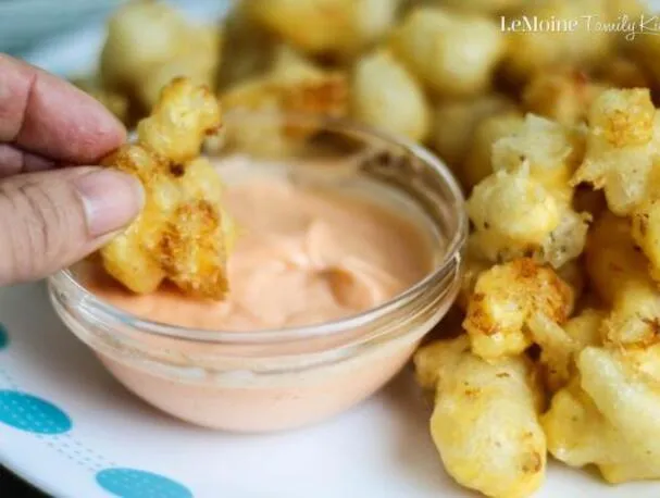 Serowe kulki w cieście piwnym