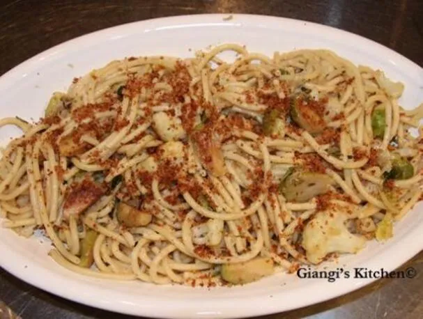 Bucatini z kalafiorem i brukselką