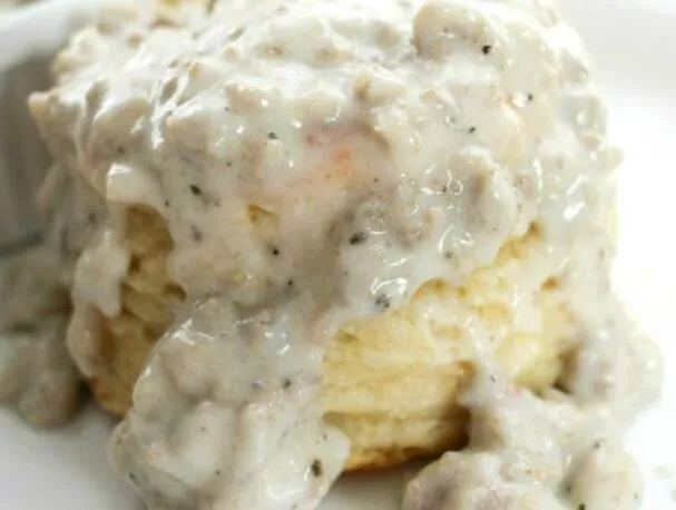 Maślankowe bułeczki i domowy sos z kiełbasy