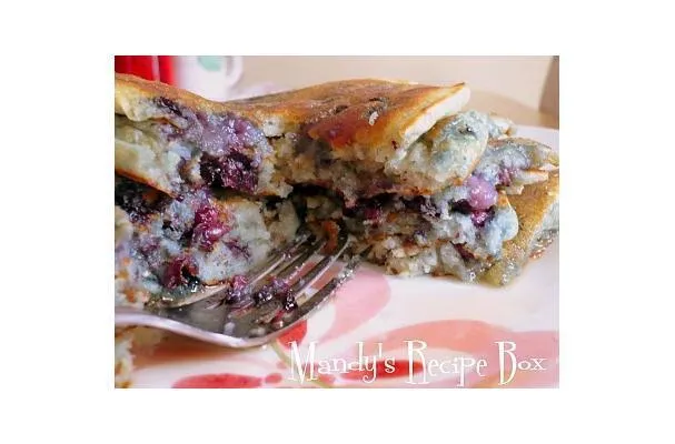 Mleczno-jagodowe naleśniki