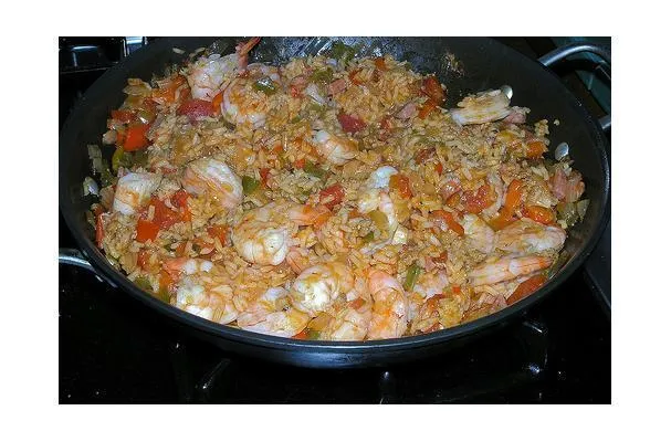 Cajun Jambalaya z szynką i krewetkami