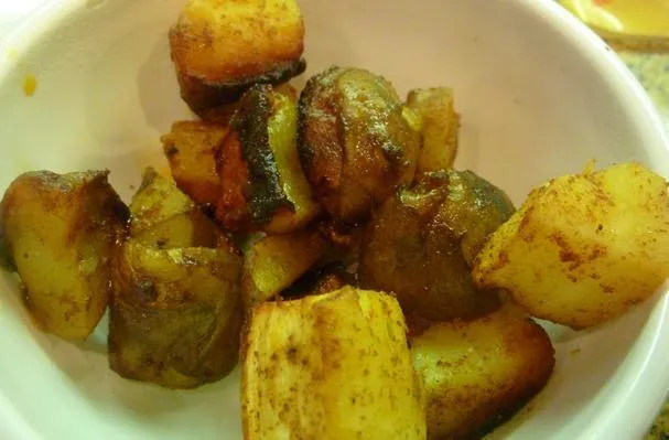 Pieczone chili słoneczniki i pasternak