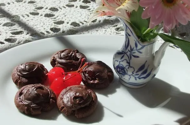 Czekoladowe Ciasteczka z Wiśniami